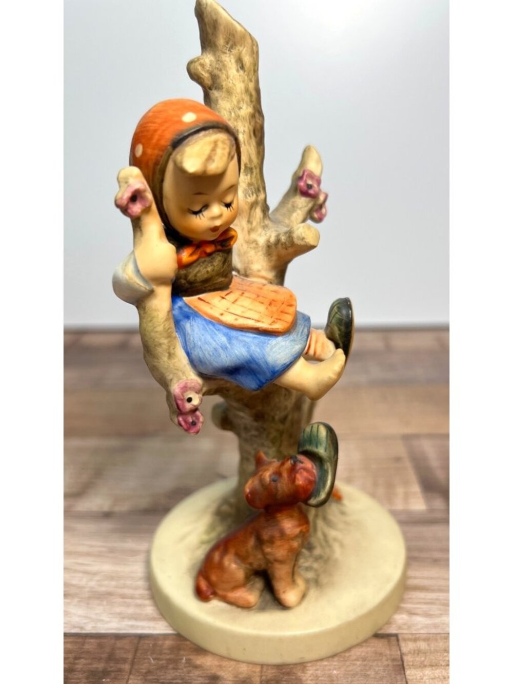 Hummel Goebel Figurine 56/B "Out Of Danger" 35 Girl In Tree With Dog Hand-Painte - Picture 2 of 6